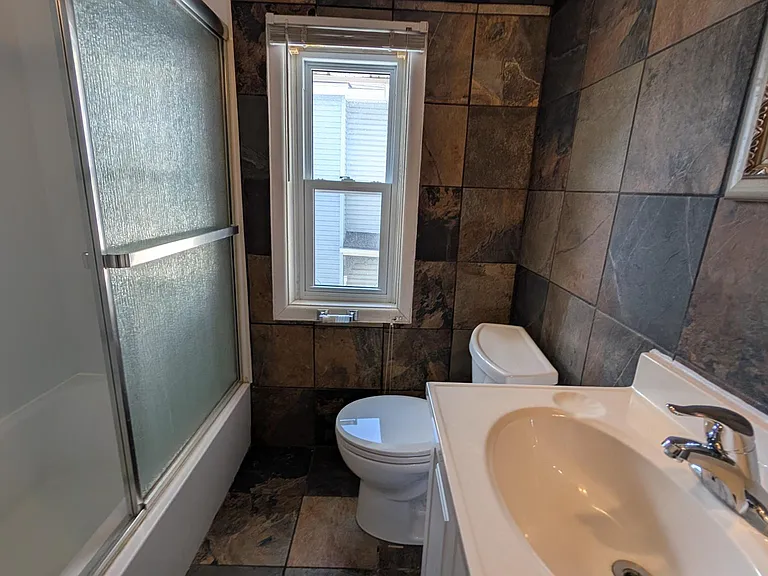 85 Division St — Photo 11