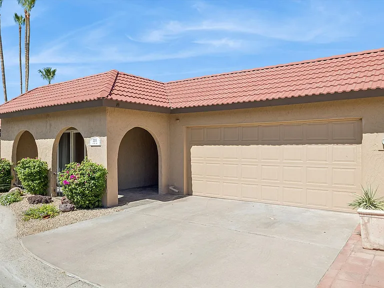 5208 N 78th Way — Photo 3
