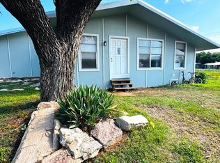 207 E Navarro St, Llano, TX 78643