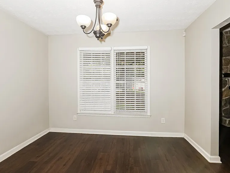 465 Rosehill Dr — Photo 5