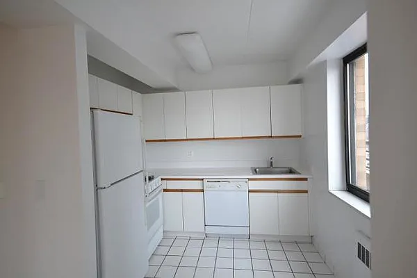 Rented by Olnick Organization | media 20