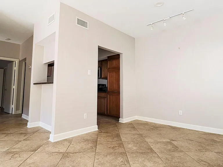 2025 Augusta Dr #1005 — Photo 11