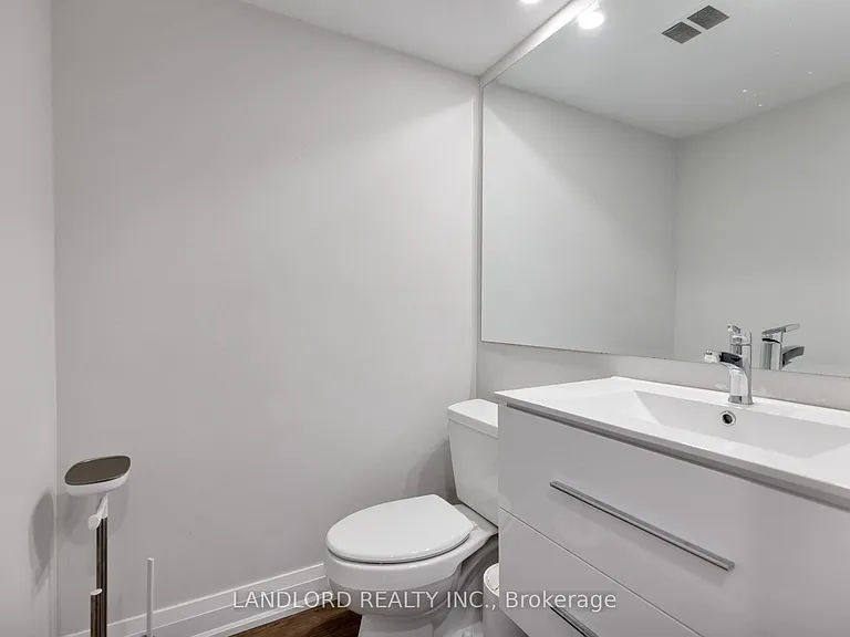 33 Harbour Sq #2208 — Photo 18