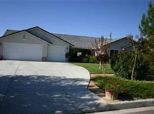 15404 Lookout Rd, Apple Valley, CA 92307