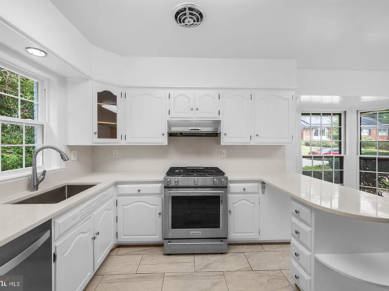 2816 Ellicott St NW — Photo 11