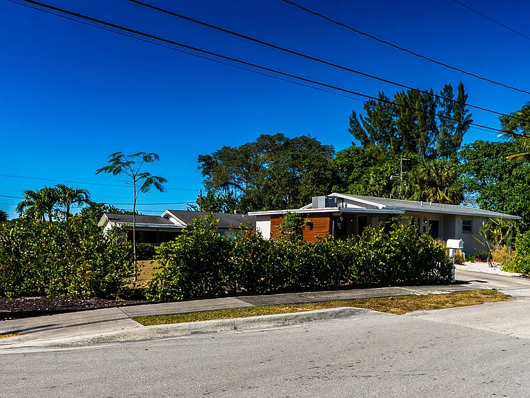 2401 Avenue Q — Photo 37