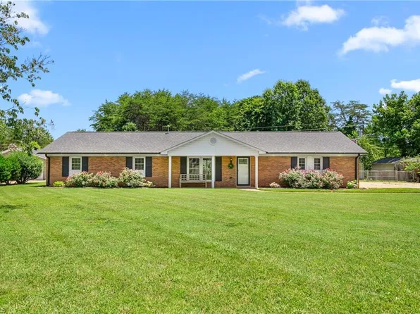 2119 Northcrest Dr, Elon, NC 27244