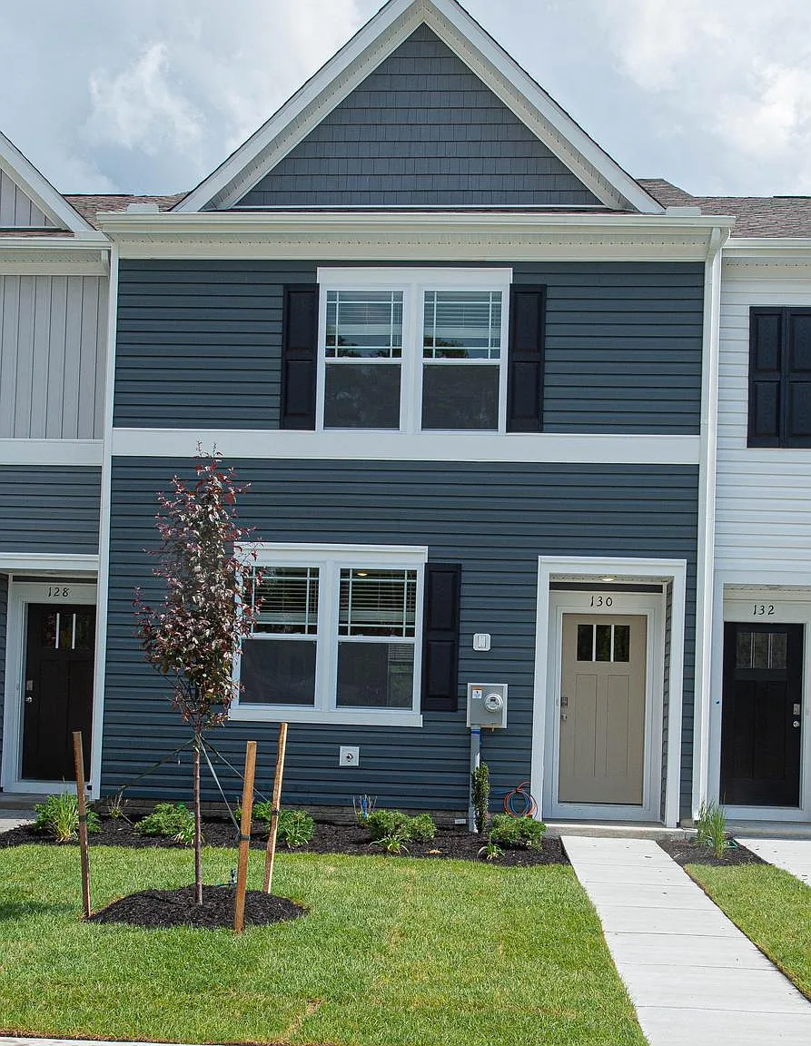 3 bed, 2.5 bath, 1432 sqft, $1,895 — Photo 2