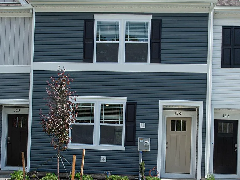 130 Willowtree Ln — Photo 2