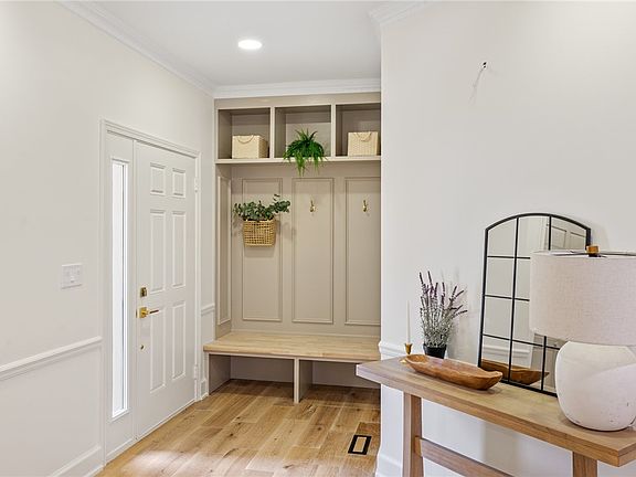 3rd image of 202 Hidden Hills Dr