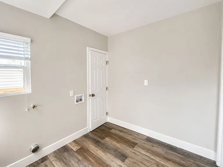 88 S Allen Ave — Photo 7