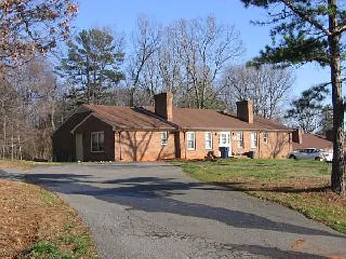 209 Oak Hill Dr Photo 1