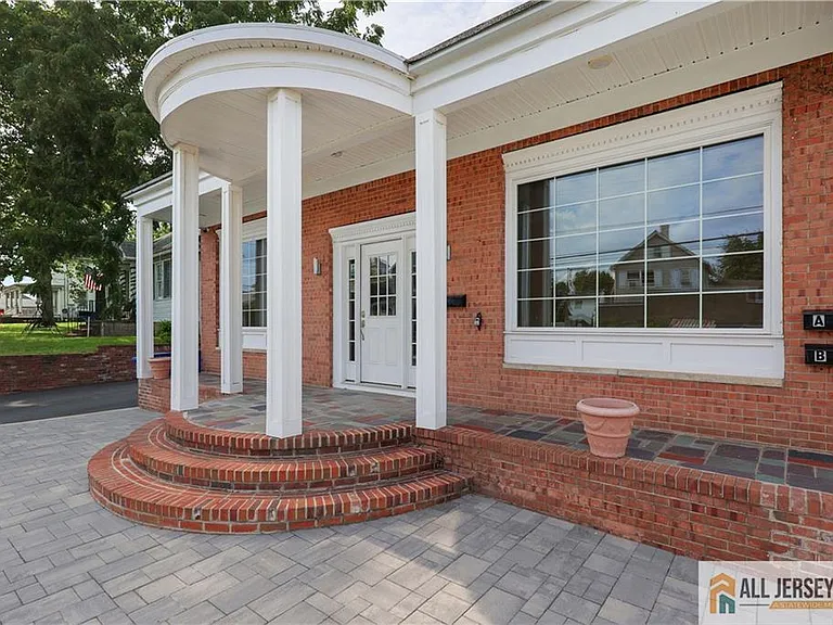215 Washington Rd — Photo 6