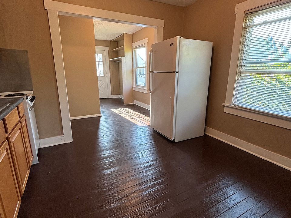 1st image of 218 N Irwin St