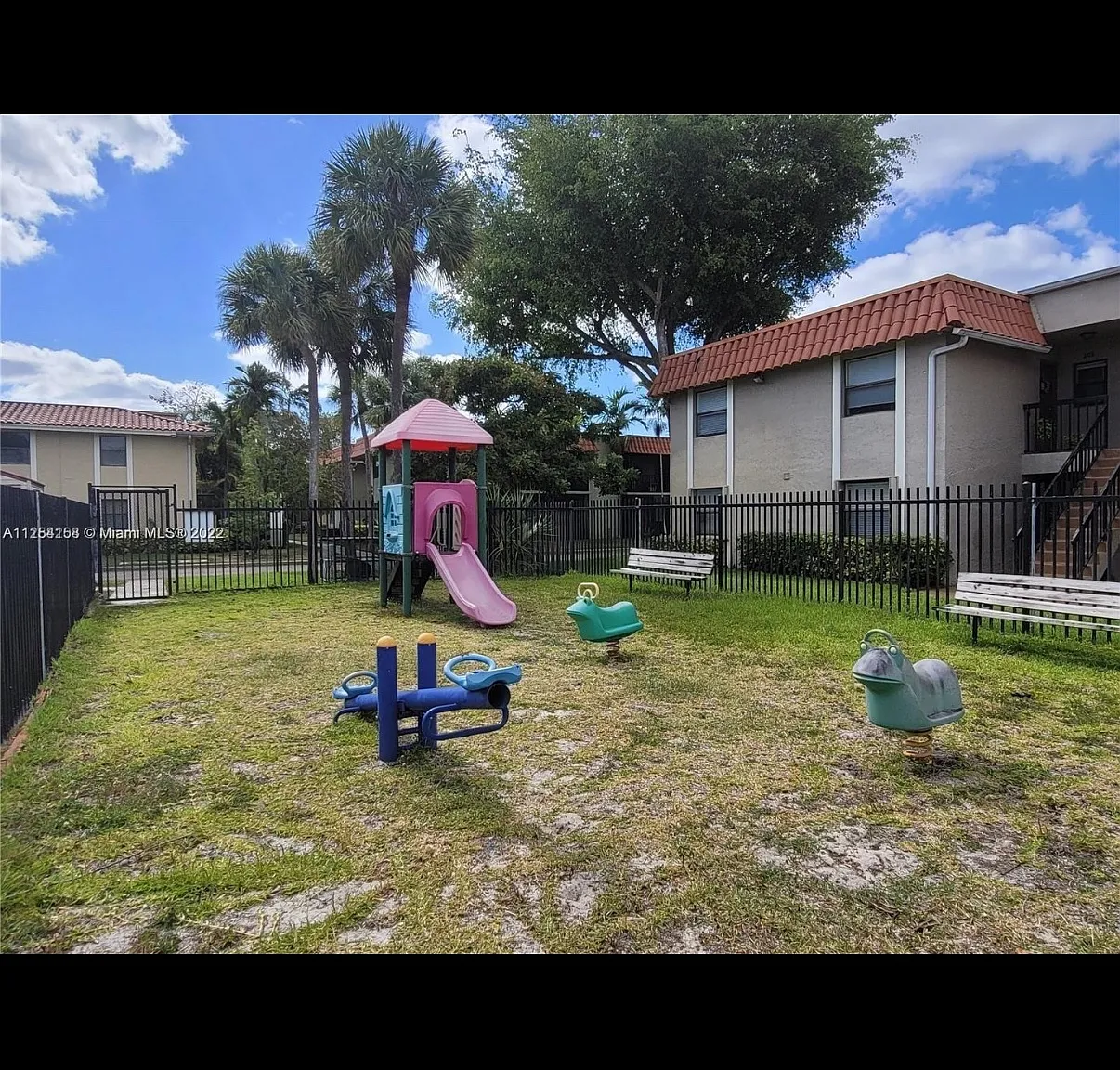 3 bed, 1093 sqft, $2,550 — Photo 2