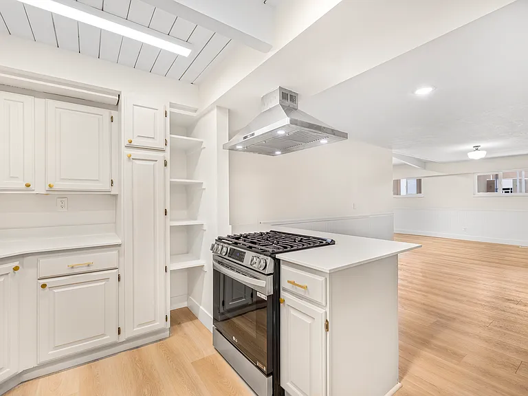 210 N 1st St #2 — Photo 9