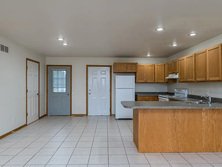 1085 Alpine Way #1085 — Photo 2