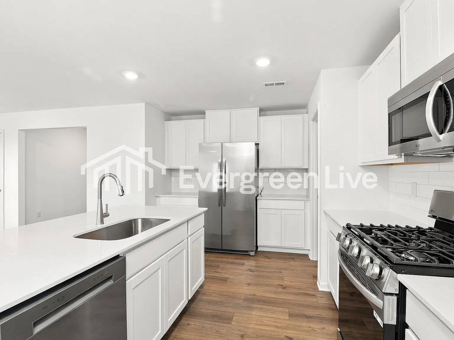 5 bed, 3.0 bath, 2578 sqft, $2,325 — Photo 3