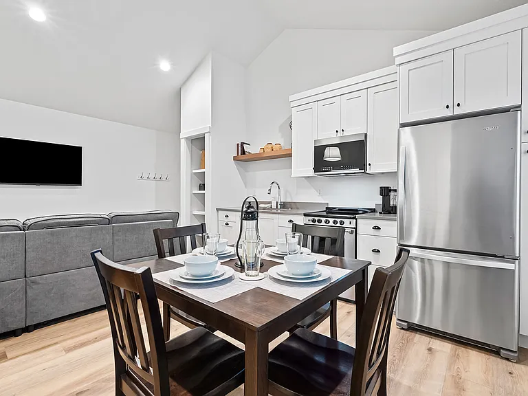 3550 W Anderson St — Photo 2