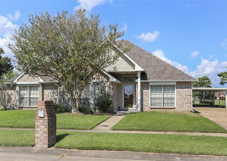 1st image of 2261 Country Club Dr