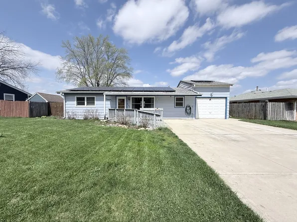 34W836 N James Dr, St Charles, IL 60174