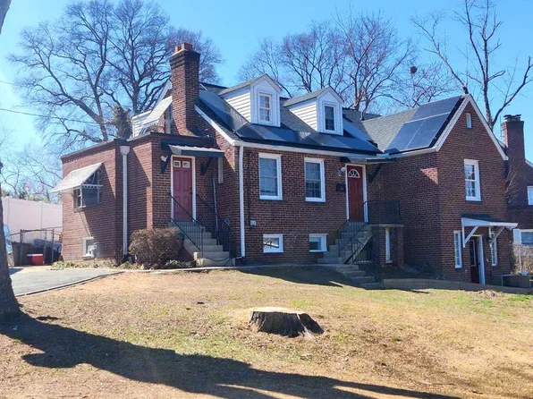 2 Seneca Dr, Oxon Hill, MD 20745