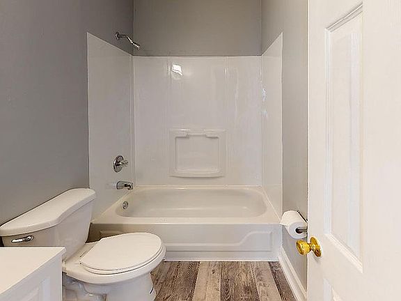 3rd image of 516 E Ormsby Ave APT 3