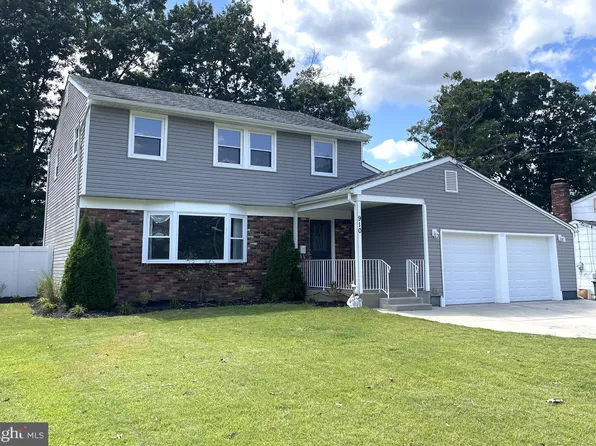 910 Howe Dr, Blackwood, NJ 08012