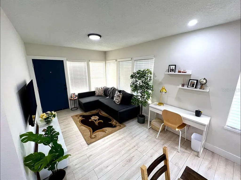 2 bed, 1.0 bath, 626 sqft, $1,600 — Photo 2