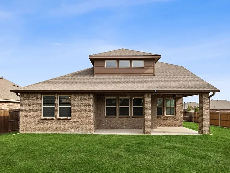 401 Gallop Dr — Photo 16