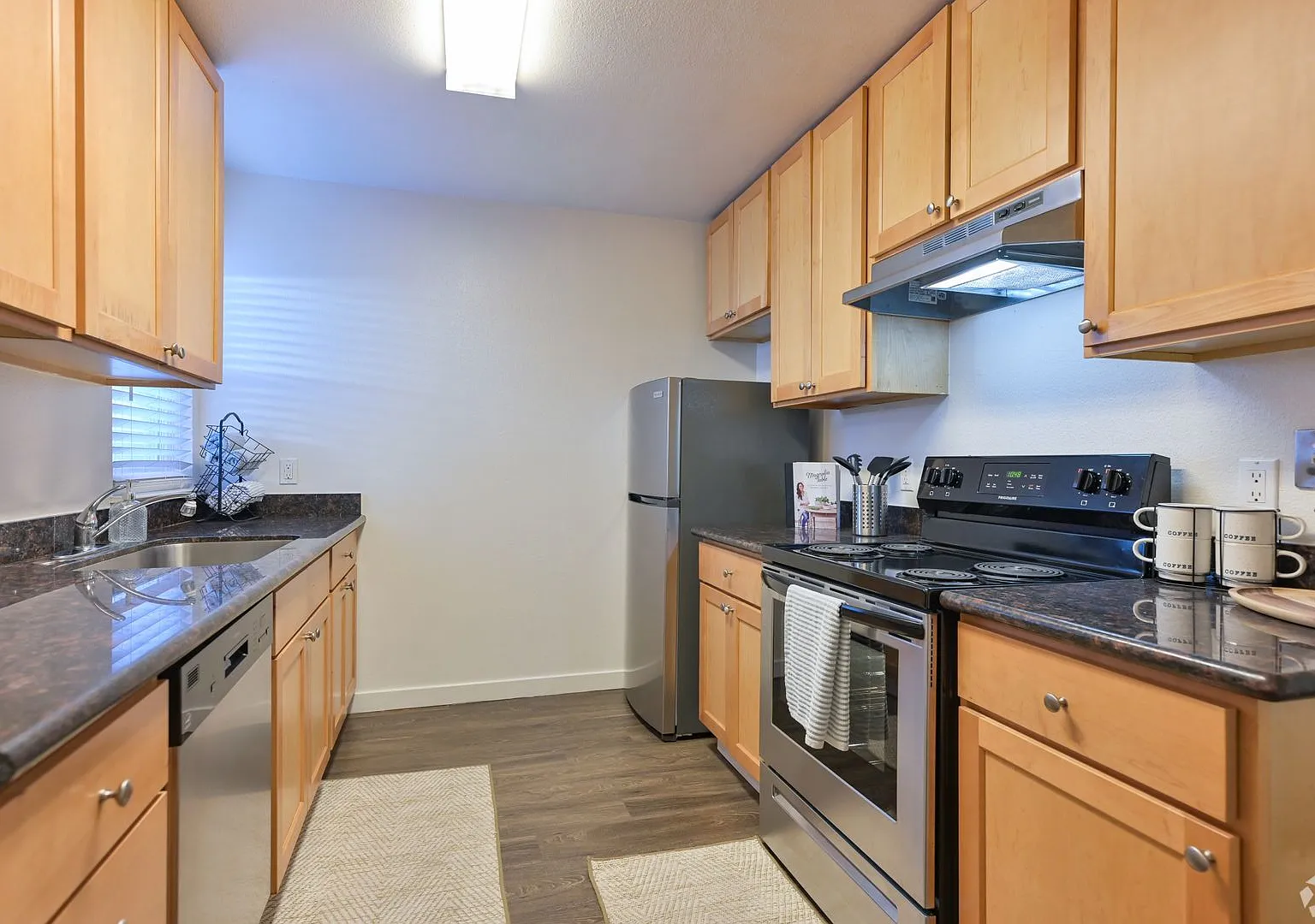 Sonoma Court Townhomes — Photo 4