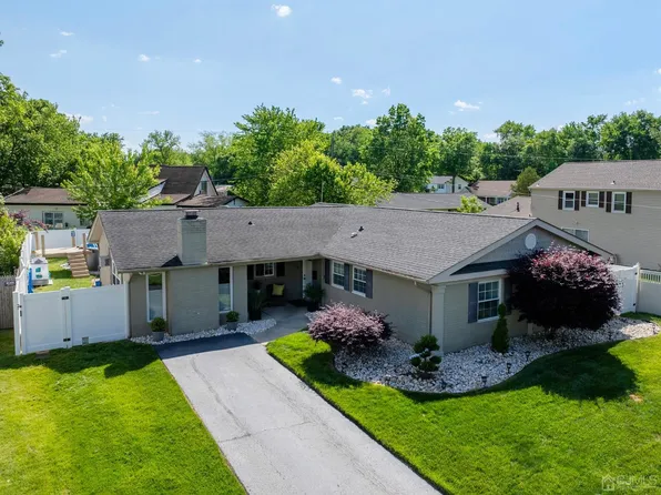 42 Chilton Ln, Aberdeen, NJ 07747