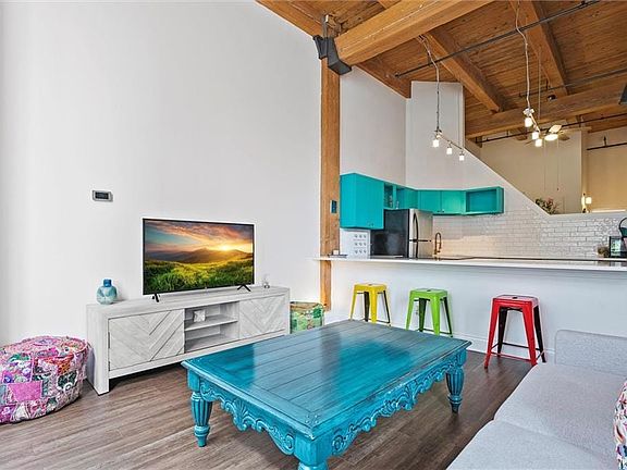 4th image of 308 W 8th St APT 207