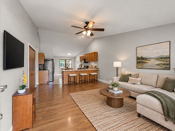 5th image of 205 Suzy Ct