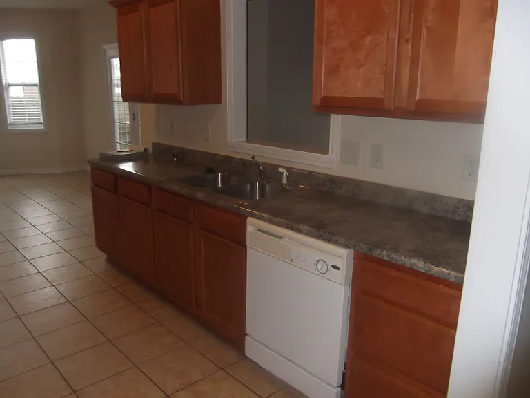 1250 Mingary Ave — Photo 9