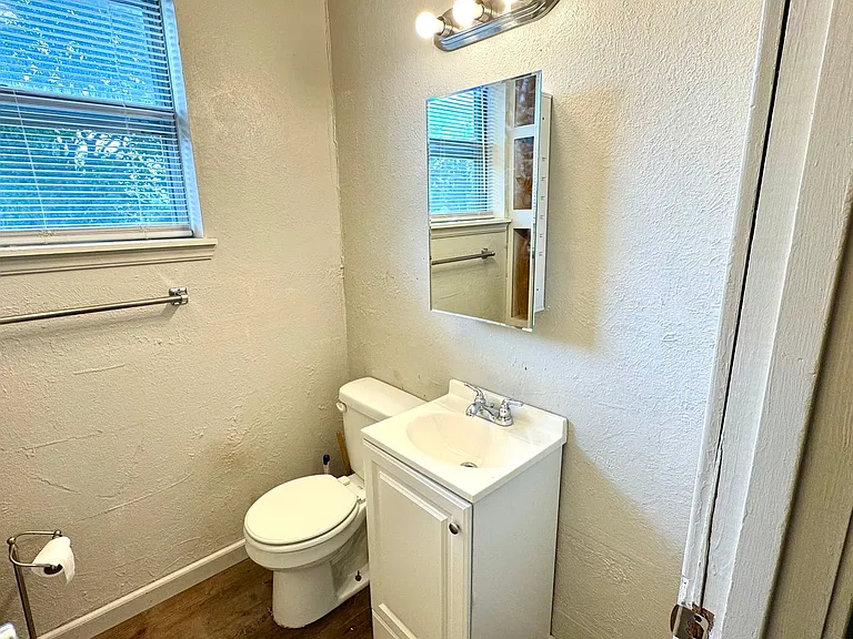 372 J St — Photo 10