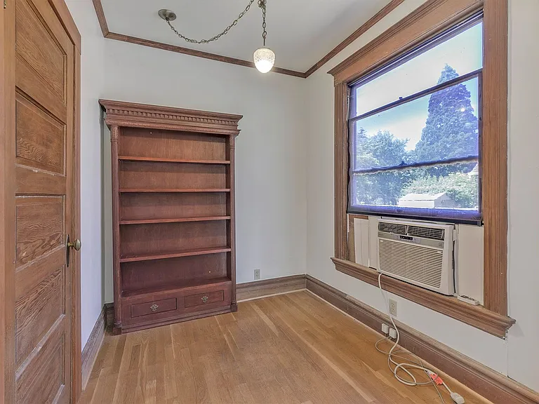 2338 18th Ave — Photo 9