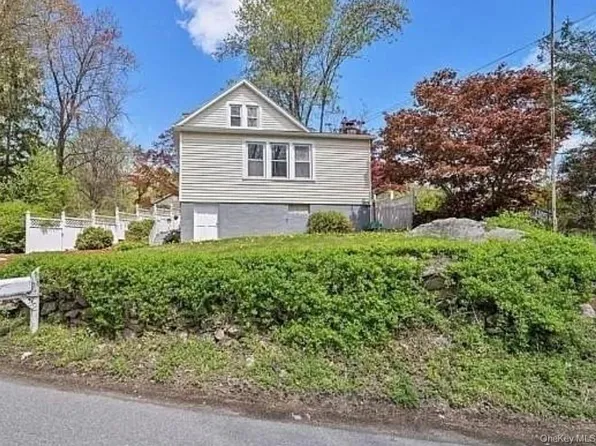 222 N Terry Hill Road, Carmel, NY 10512