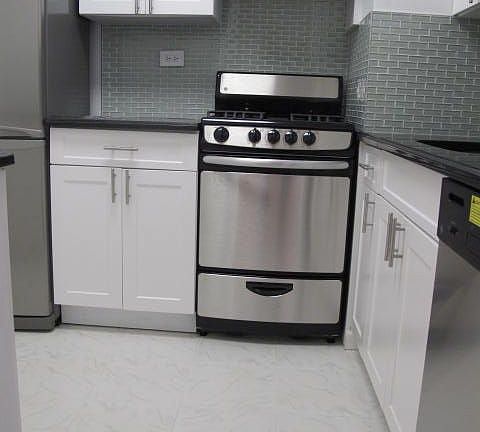 5th image of 435 W 57th St APT 4R