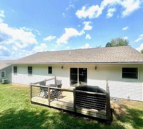 5th image of 8 Berkley Dr