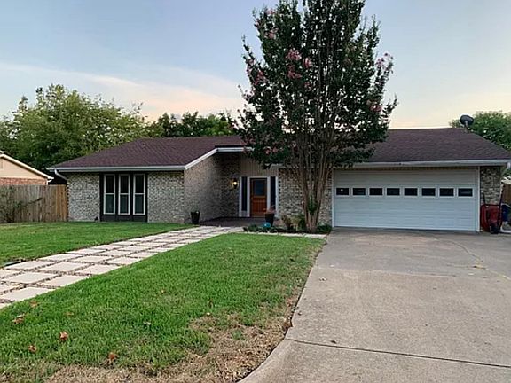 3rd image of 211 Linda Ln