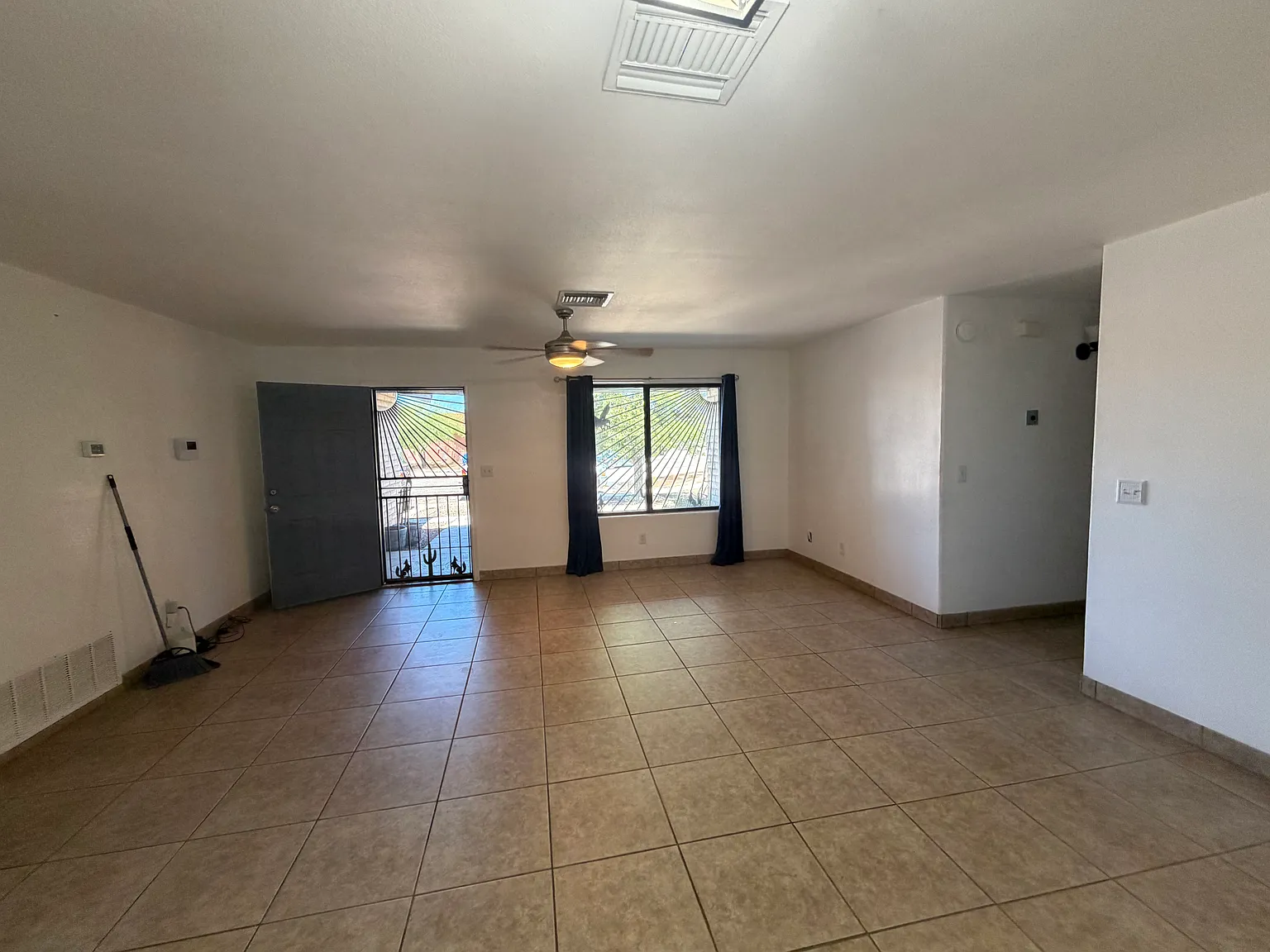 3 bed, 1448 sqft, $1,900 — Photo 3