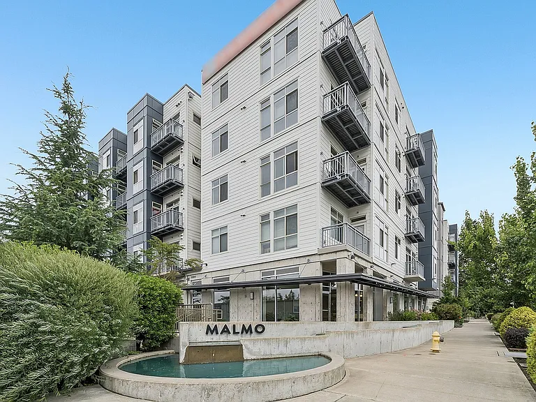 44-web-or-mls-1210 N 152nd St unit 225 Shoreline-S2606-017