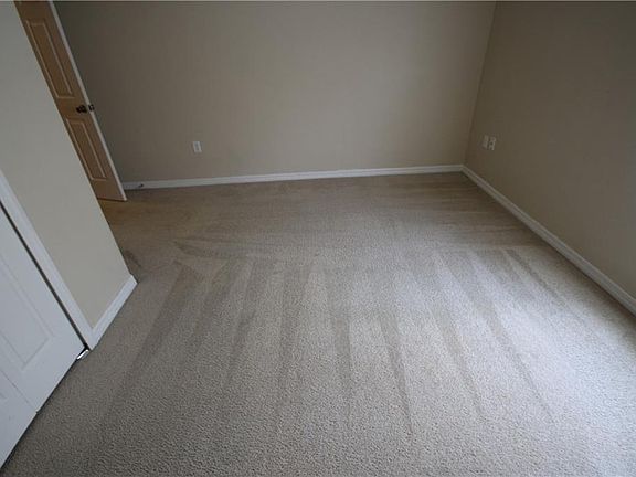 4th image of 301 Dieppe Pl