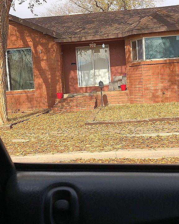 2nd image of 702 W Oak St