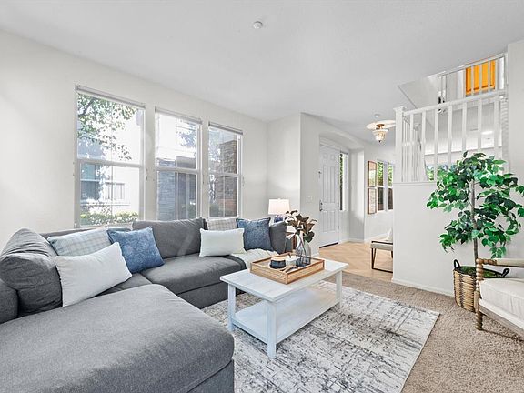 4th image of 313 Toyon Lane