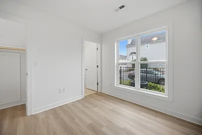 909 Baltic Ave — Photo 23