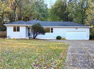1976 King Dr, Stow, OH 44224