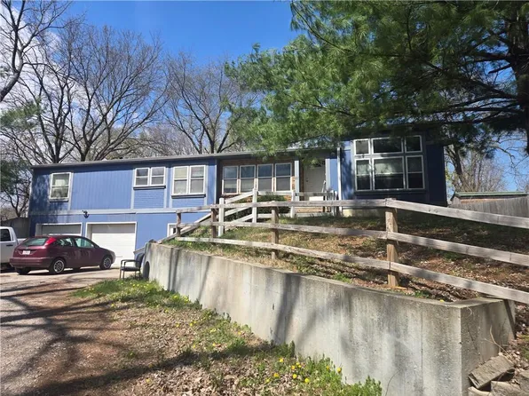 10543 County Road 375 St, Saint Joseph, MO 64505