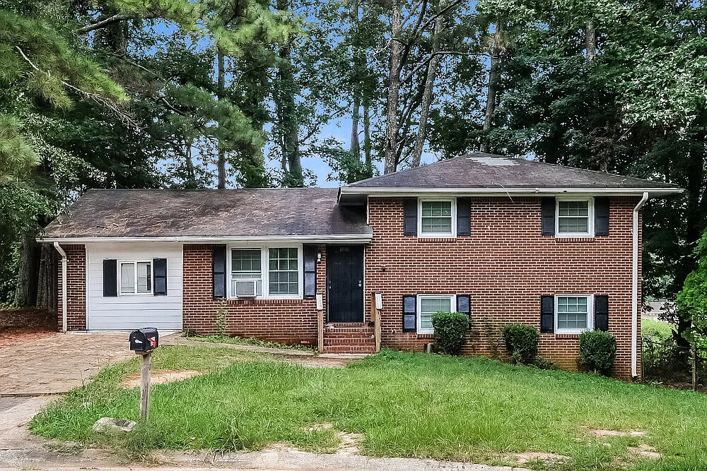 3 bed, 1.0 bath, 1586 sqft, $1,555 — Photo 1